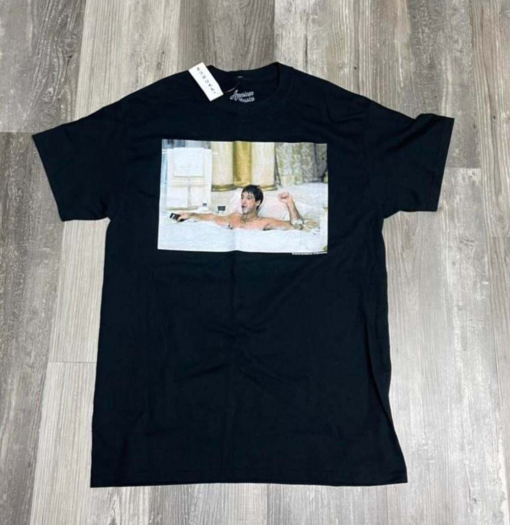 American Classics Scarface Tony Montana Bed Scene T-Shirt Size Medium